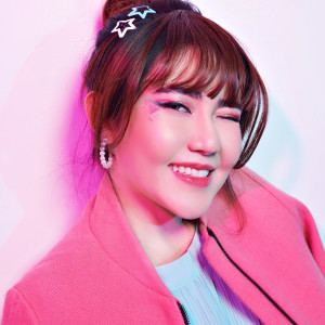 Listen to Bunga song with lyrics from Via Vallen