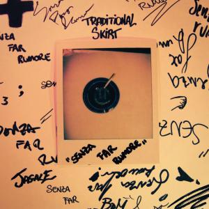 收聽barone di munchausen的senza far rumore (feat. Seven Diosma, not conscious & Markiese) (Explicit)歌詞歌曲