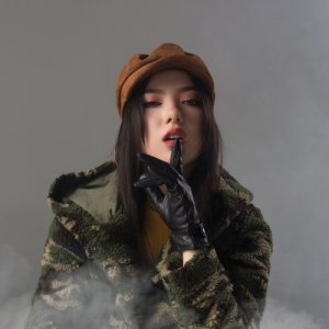 ดาวน์โหลดและฟังเพลง GHOSTBUSTER พร้อมเนื้อเพลงจาก Jannine Weigel