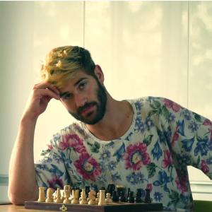 Dengarkan lagu ביץ' אני בי (feat. עילי & עובדיה) nyanyian המלשין dengan lirik