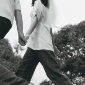 Listen to Selalu Bahagia, Ya song with lyrics from Luthfi Aulia