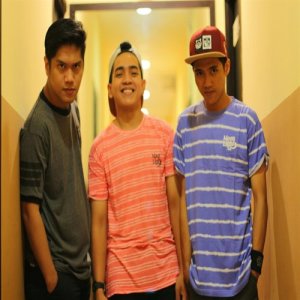 Listen to Mantan song with lyrics from Stand Here Alone