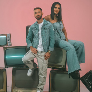Listen to Periye song with lyrics from Betül Barkin Yildiz & Cenk Eren Yildiz