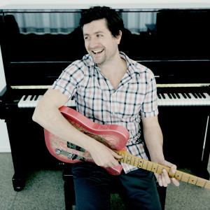 ดาวน์โหลดและฟังเพลง Slow Me พร้อมเนื้อเพลงจาก Tom Helsen
