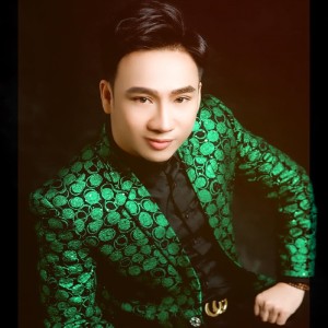 ดาวน์โหลดและฟังเพลง Em Đành Lòng Sao พร้อมเนื้อเพลงจาก Hoàng Phong
