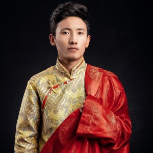 收聽向秋奪吉的家鄉歌詞歌曲