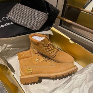 收聽SunJuan的"Jimmy Choo"歌詞歌曲