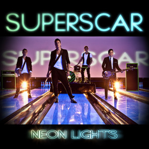 ดาวน์โหลดและฟังเพลง Neon Lights พร้อมเนื้อเพลงจาก Superscar