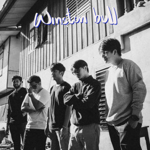 Listen to เพื่อนคนหนึ่ง song with lyrics from Winston Bull