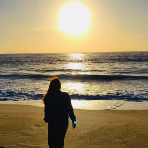 Listen to Esa Estrella (Cover) (Explicit) song with lyrics from Irene Bargueño