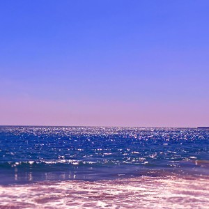 Dengarkan lagu Перламутрово-голубое nyanyian Блестящие dengan lirik