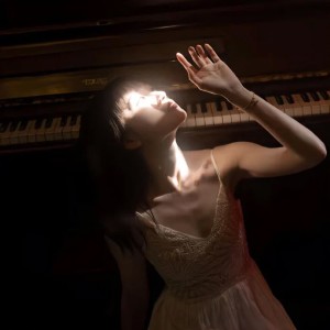 Listen to 请在天亮时叫醒我 song with lyrics from 三无