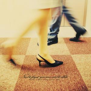 Dengarkan Another Day Goes By lagu dari 네피 dengan lirik