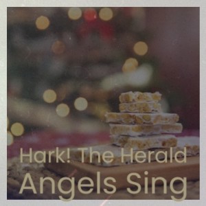 Dengarkan lagu Hark! The Herald Angels Sing nyanyian Julie Andrews dengan lirik