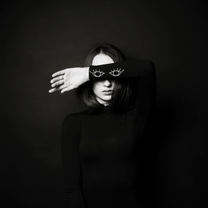 收聽Kidsø的Apart歌詞歌曲