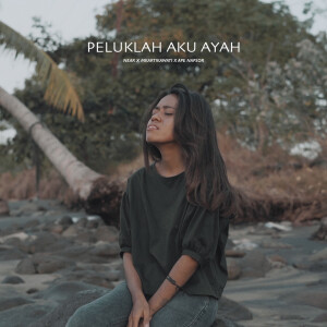 Dengarkan Peluklah Aku Ayah lagu dari Near dengan lirik