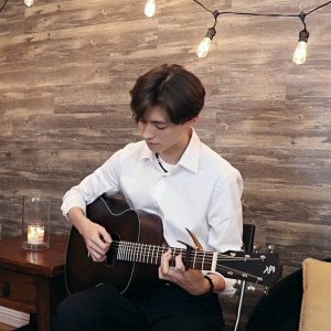 ดาวน์โหลดและฟังเพลง My Future พร้อมเนื้อเพลงจาก Andrew Foy