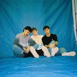 ดาวน์โหลดและฟังเพลง Holding My Tongue พร้อมเนื้อเพลงจาก Daysormay
