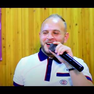 收聽Kader Sghir的Tbanli Ghi 3liha歌詞歌曲