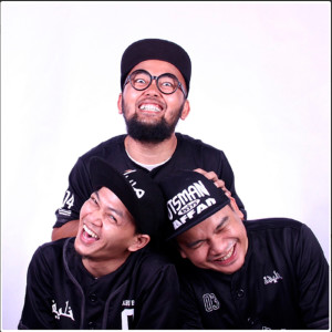 Dengarkan Lebaran Bersholawat lagu dari Aleehya dengan lirik