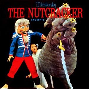 Dengarkan lagu The Nutcracker: Waltz of the Flowers nyanyian The Philharmonic Symphony Orchestra Of London dengan lirik