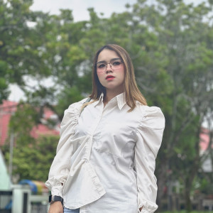 Listen to Musim Putuih Cinto song with lyrics from Indie Fs