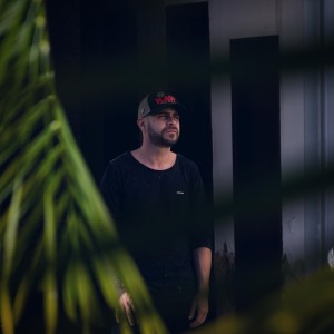 Dengarkan lagu Leme (Explicit) nyanyian Fantasma dengan lirik