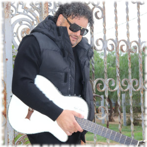 收聽Kiki Maya的Mi fiel amante (feat. Juan Jose Suarez "Paquete" & Chaboli)歌詞歌曲