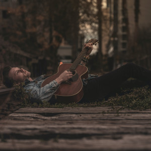 Listen to Bir Gün Dönerse Yazın Kışa song with lyrics from Stres Beats