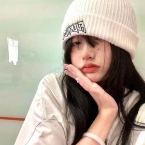 收听梦小羿的揣兜舞歌词歌曲