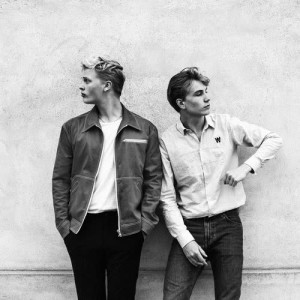 ดาวน์โหลดและฟังเพลง Hånd I Hånd พร้อมเนื้อเพลงจาก City Boi