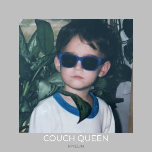 ดาวน์โหลดและฟังเพลง Holloween พร้อมเนื้อเพลงจาก Couch Queen