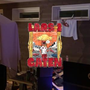 收聽Larshilles的LARS I GATEN (Hjemmesnekk) (Explicit)歌詞歌曲