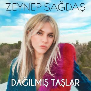 收聽Zeynep Sağdaş的Dağılmış Taşlar歌詞歌曲