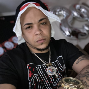 Dengarkan lagu Stackin Gs (Explicit) nyanyian PDB dengan lirik