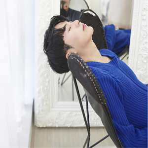 Dengarkan 꽃피는날 lagu dari 김영후 dengan lirik