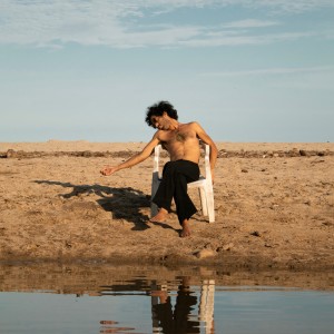 收聽AveParadiso的Between Her Thighs歌詞歌曲