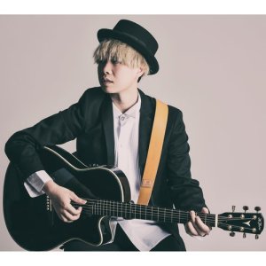 Listen to Ji Mo Shi Zhe Ye (单曲) song with lyrics from 咖啡因公園
