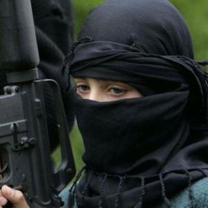 ดาวน์โหลดและฟังเพลง god damn (Explicit) พร้อมเนื้อเพลงจาก Cincere