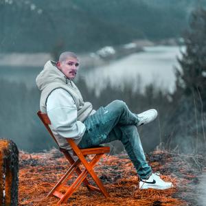 收聽Doduț的Dodut (Liniste) (Explicit)歌詞歌曲