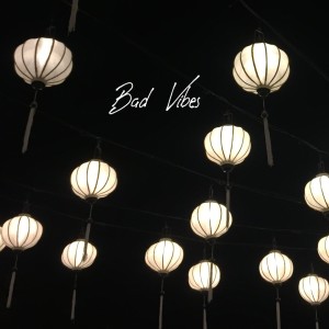 Dengarkan Bad Vibes (Explicit) lagu dari Minhdea dengan lirik