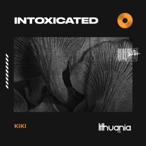 收聽Kiki的Intoxicated歌詞歌曲