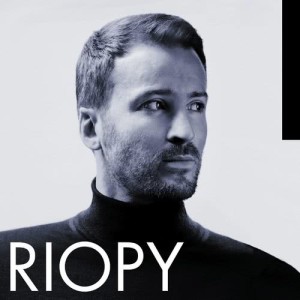 ดาวน์โหลดและฟังเพลง Attraction พร้อมเนื้อเพลงจาก RIOPY