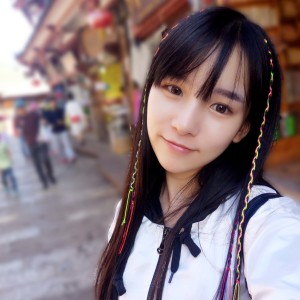 Listen to 流年 song with lyrics from 官绵