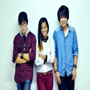 Listen to Tuhan Tolong Aku (Acoustic) song with lyrics from iamNEETA