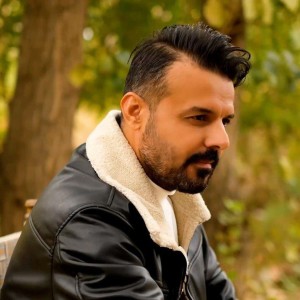 Listen to Mavi Gozlu Şarışın song with lyrics from Şerif Ali