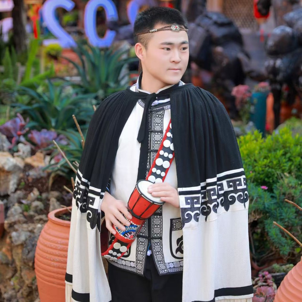 李小伦