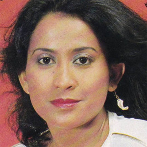 Dengarkan lagu Tak Mungkin Datang nyanyian Grace Simon dengan lirik