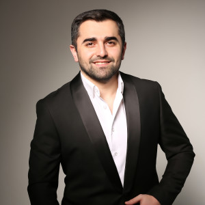Listen to Yes Qo Siruc Harbac Em song with lyrics from Tigran Karapetyan