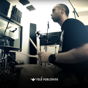 收聽Blunt & Real的Mos e nal VLN on Drums (Live)歌詞歌曲